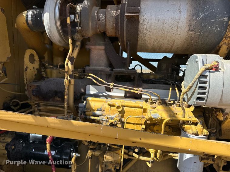 image for item ER8982 1988 Caterpillar 816B landfill compactor