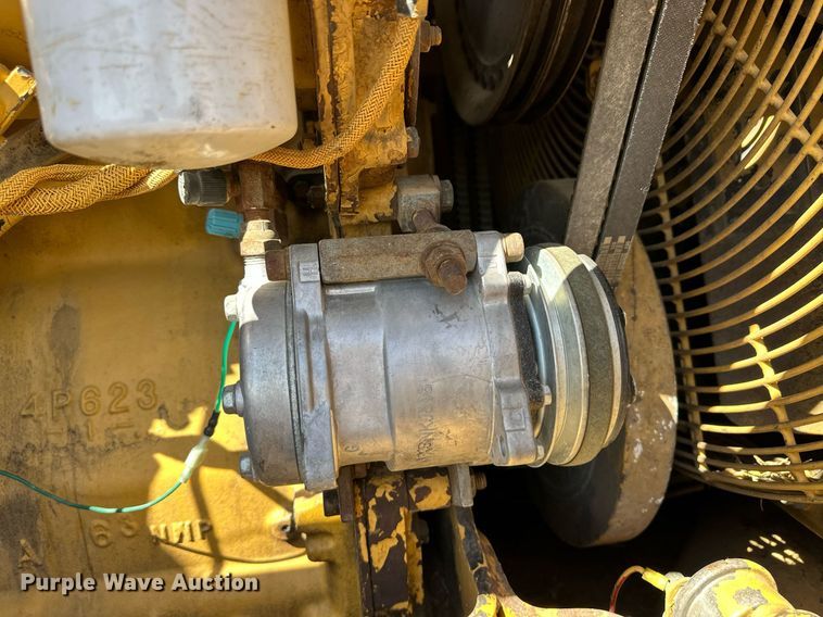 image for item ER8982 1988 Caterpillar 816B landfill compactor