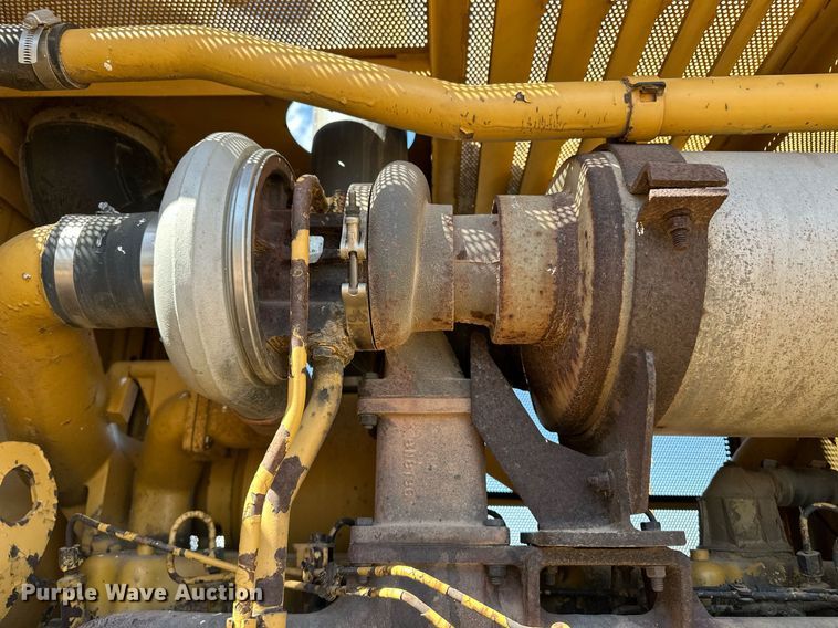 image for item ER8982 1988 Caterpillar 816B landfill compactor