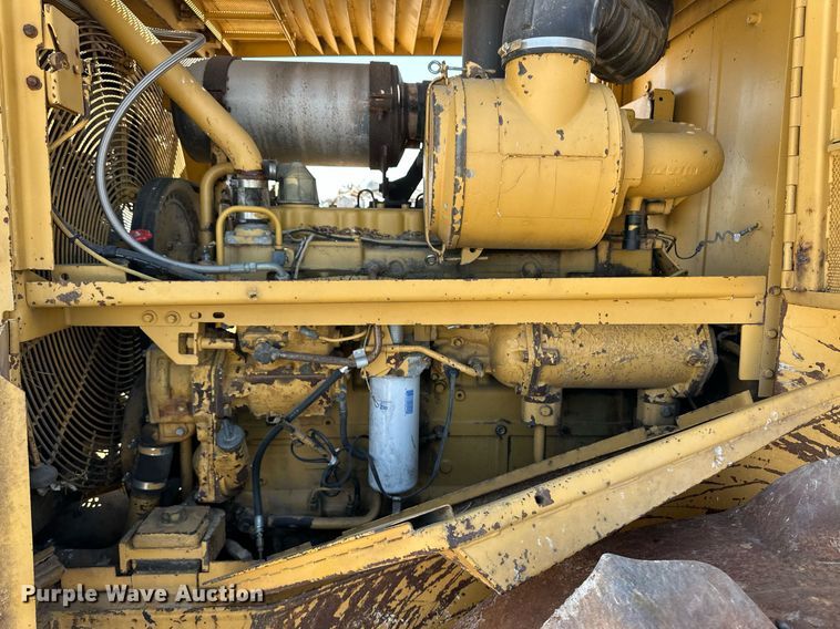image for item ER8982 1988 Caterpillar 816B landfill compactor