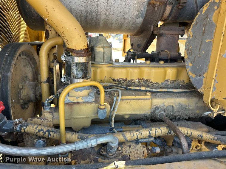 image for item ER8982 1988 Caterpillar 816B landfill compactor
