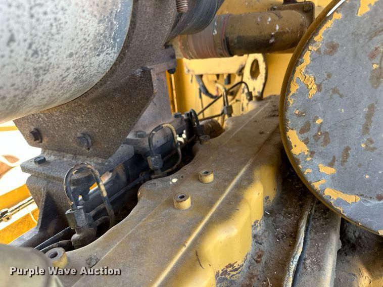 image for item ER8982 1988 Caterpillar 816B landfill compactor