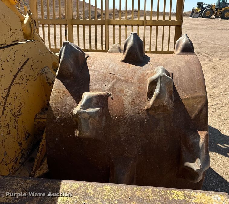 image for item ER8982 1988 Caterpillar 816B landfill compactor