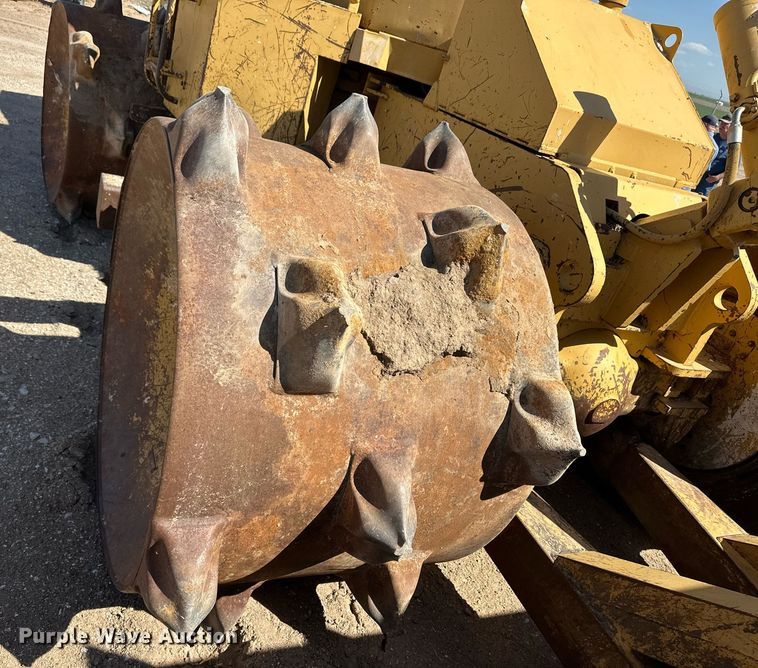 image for item ER8982 1988 Caterpillar 816B landfill compactor