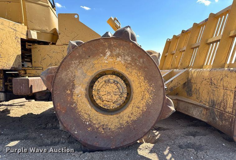 image for item ER8982 1988 Caterpillar 816B landfill compactor