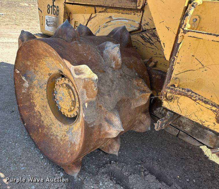 image for item ER8982 1988 Caterpillar 816B landfill compactor