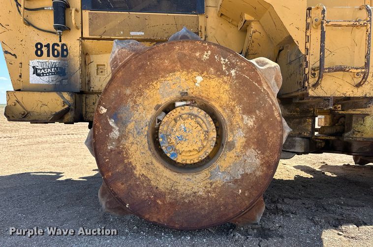 image for item ER8982 1988 Caterpillar 816B landfill compactor