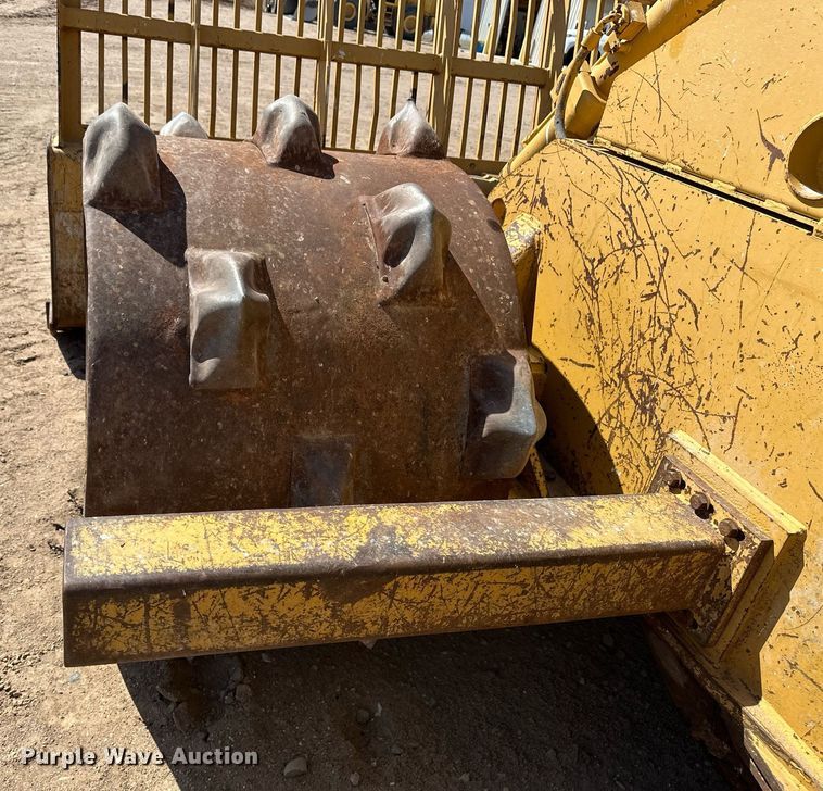 image for item ER8982 1988 Caterpillar 816B landfill compactor