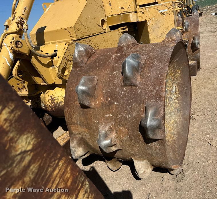 image for item ER8982 1988 Caterpillar 816B landfill compactor