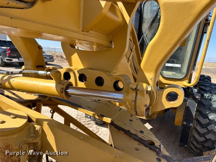 image for item ER8983 2002 Caterpillar 140H VHP motor grader