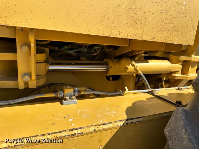 image for item ER8983 2002 Caterpillar 140H VHP motor grader