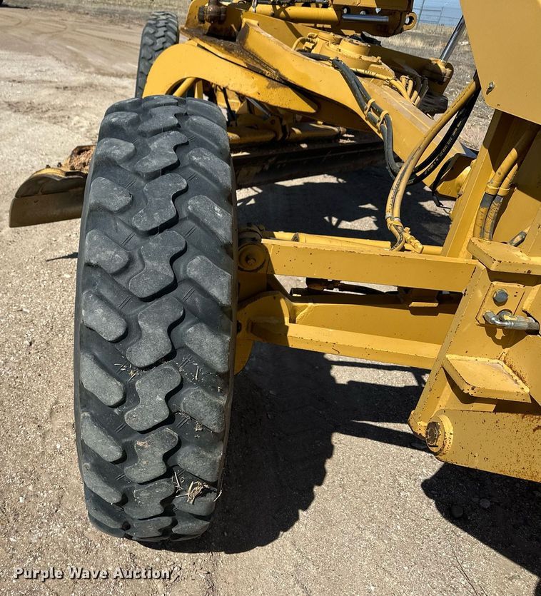 image for item ER8983 2002 Caterpillar 140H VHP motor grader