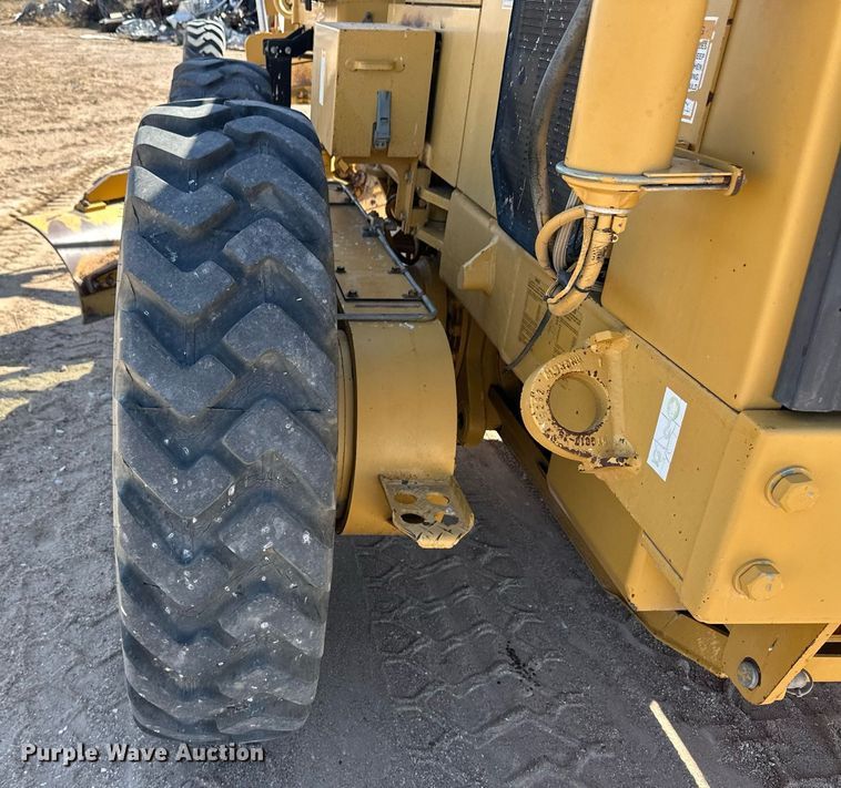 image for item ER8983 2002 Caterpillar 140H VHP motor grader