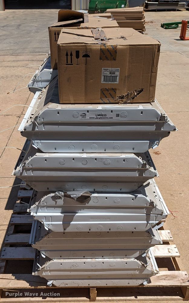 image for item LM9935 (20) 24