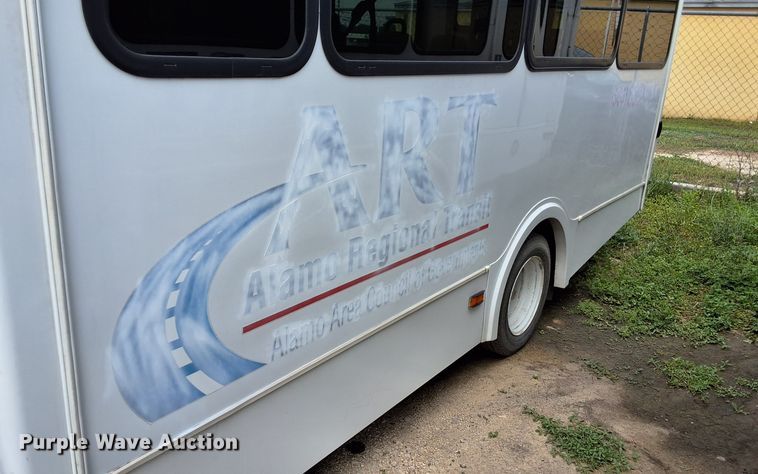 image for item NQ9194 2018 Glaval Ford Transit 350 shuttle bus