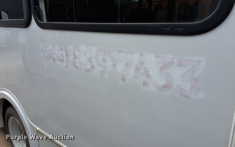 image for item NQ9194 2018 Glaval Ford Transit 350 shuttle bus