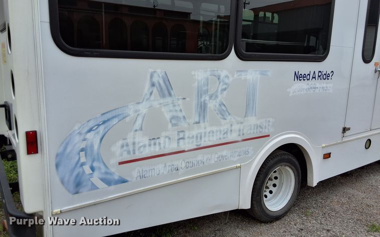 image for item NQ9194 2018 Glaval Ford Transit 350 shuttle bus