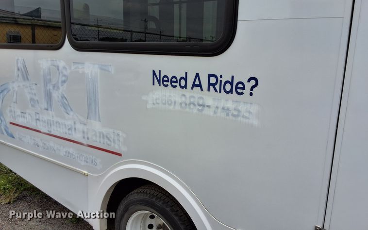 image for item NQ9194 2018 Glaval Ford Transit 350 shuttle bus