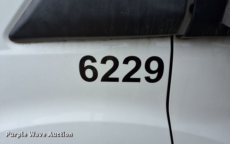 image for item NQ9194 2018 Glaval Ford Transit 350 shuttle bus