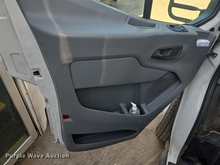 image for item NQ9194 2018 Glaval Ford Transit 350 shuttle bus