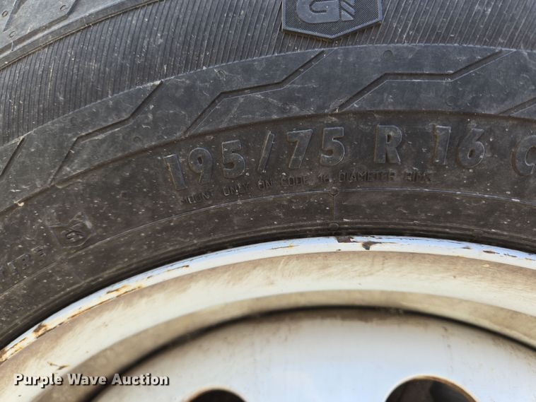 image for item NQ9194 2018 Glaval Ford Transit 350 shuttle bus