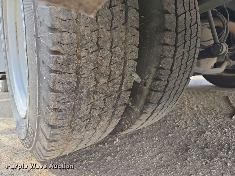 image for item NQ9194 2018 Glaval Ford Transit 350 shuttle bus