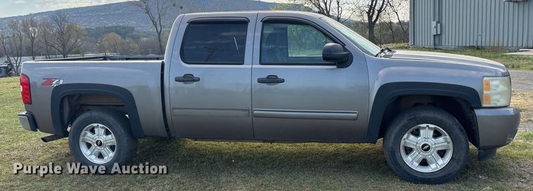 image for item OB9586 2009 Chevrolet Silverado 1500  Crew Cab pickup truck