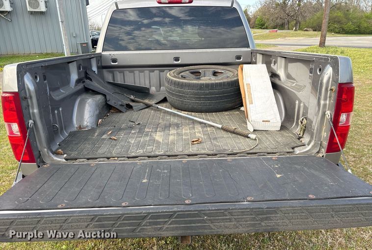 image for item OB9586 2009 Chevrolet Silverado 1500  Crew Cab pickup truck