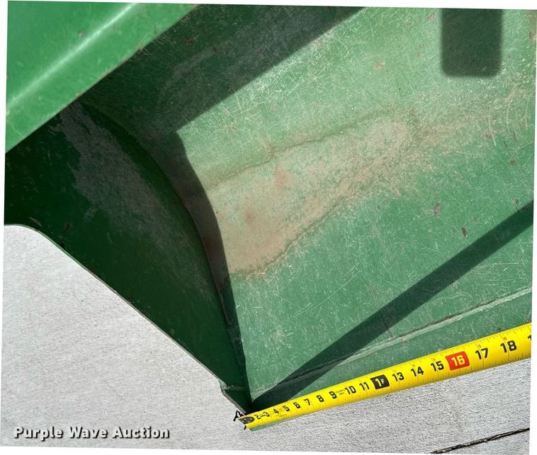 image for item DM5624 2022 John Deere 4052R MFWD tractor