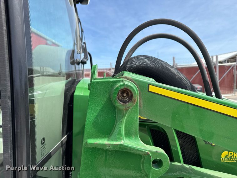 image for item DM5624 2022 John Deere 4052R MFWD tractor