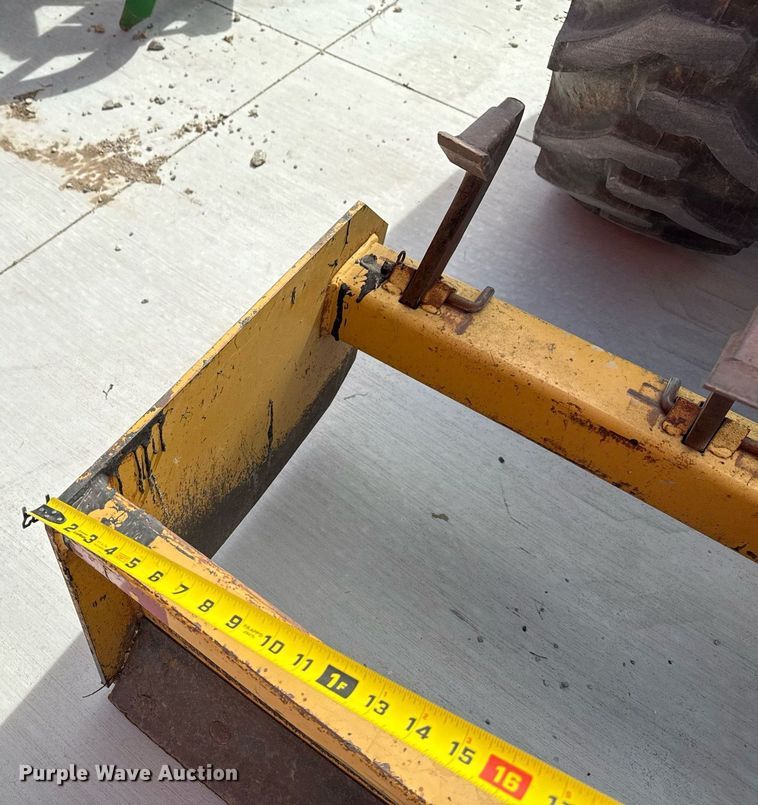 image for item DM5624 2022 John Deere 4052R MFWD tractor