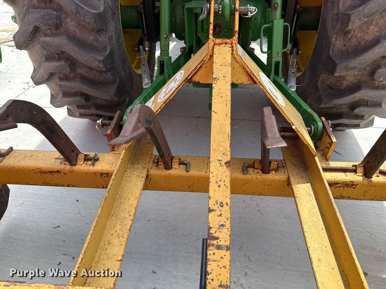 image for item DM5624 2022 John Deere 4052R MFWD tractor