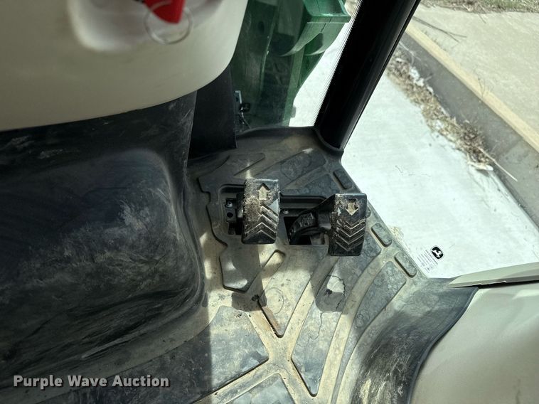 image for item DM5624 2022 John Deere 4052R MFWD tractor