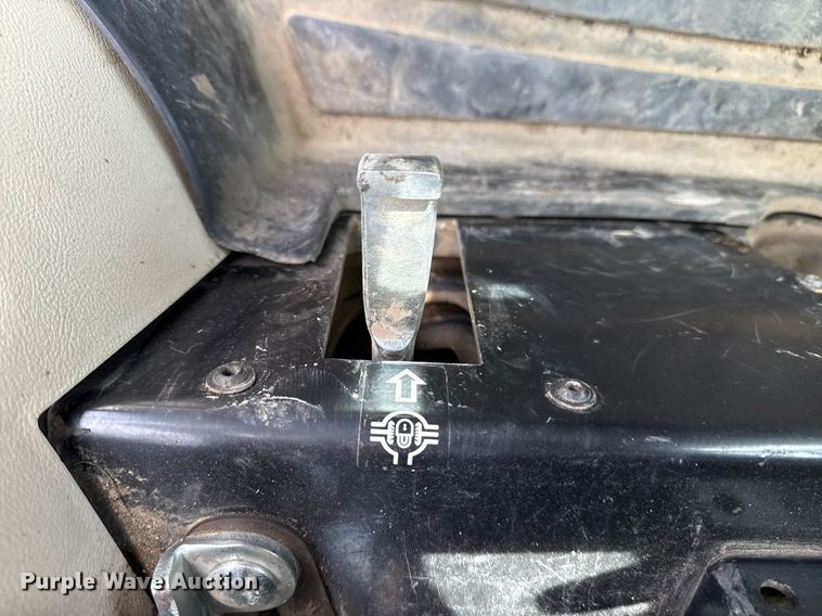 image for item DM5624 2022 John Deere 4052R MFWD tractor