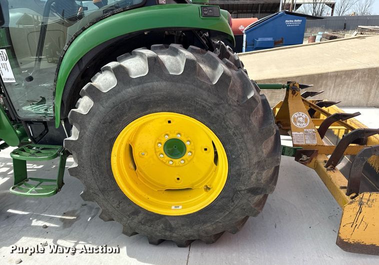 image for item DM5624 2022 John Deere 4052R MFWD tractor