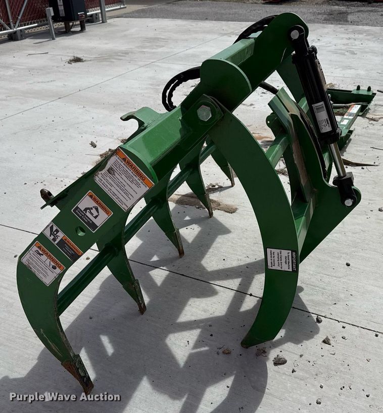 image for item DM5624 2022 John Deere 4052R MFWD tractor