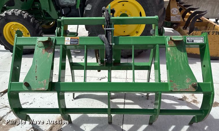 image for item DM5624 2022 John Deere 4052R MFWD tractor