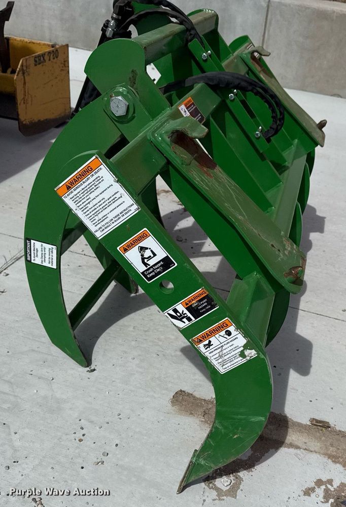 image for item DM5624 2022 John Deere 4052R MFWD tractor