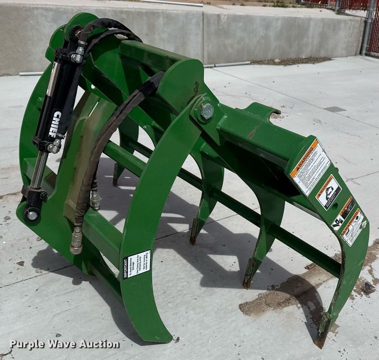 image for item DM5624 2022 John Deere 4052R MFWD tractor