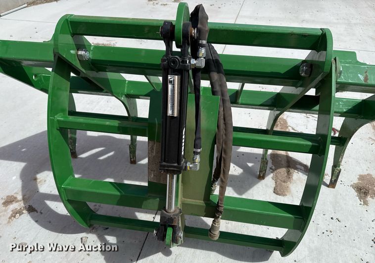 image for item DM5624 2022 John Deere 4052R MFWD tractor