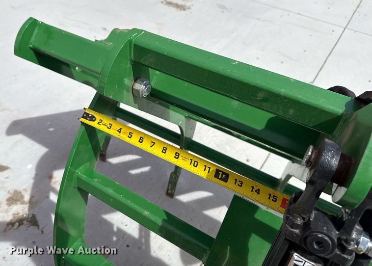 image for item DM5624 2022 John Deere 4052R MFWD tractor