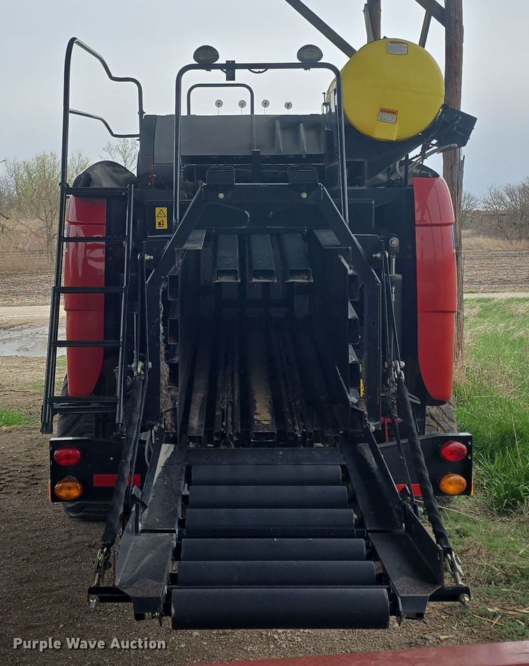 image for item DO7865 2014 New Holland BigBaler 330 large square baler
