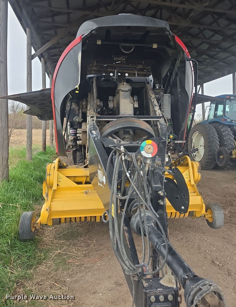 image for item DO7865 2014 New Holland BigBaler 330 large square baler