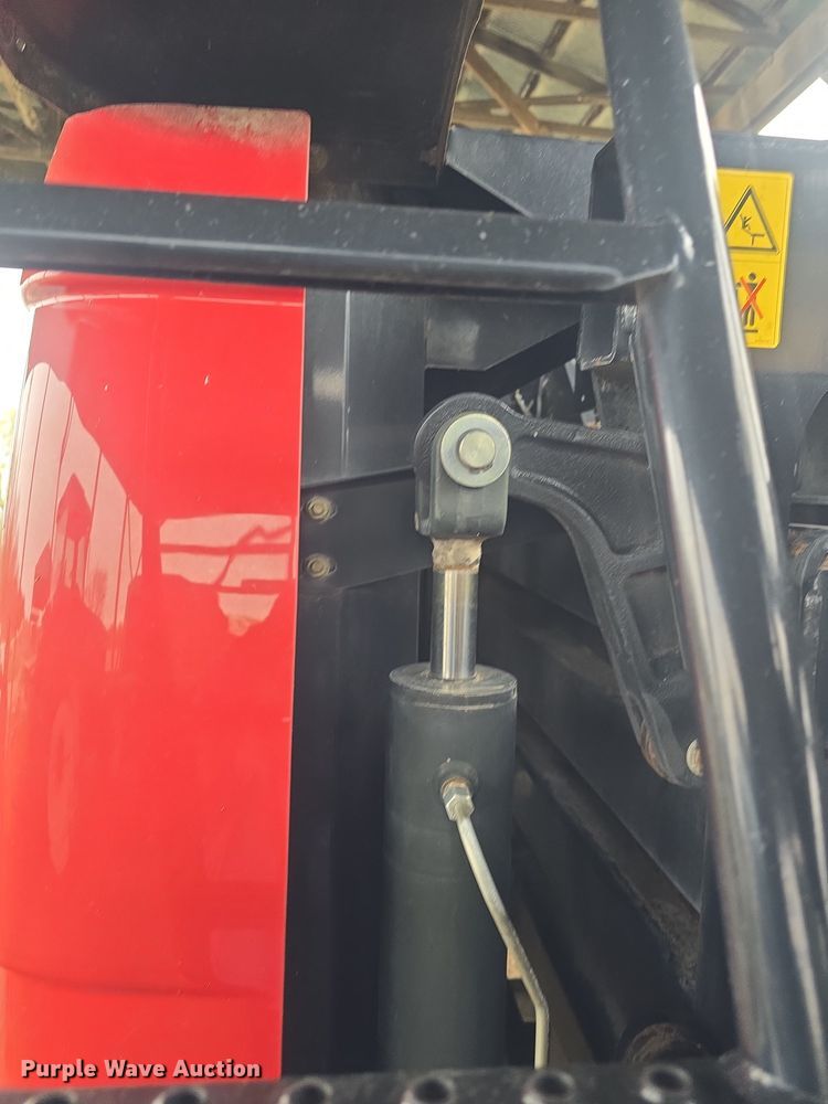 image for item DO7865 2014 New Holland BigBaler 330 large square baler