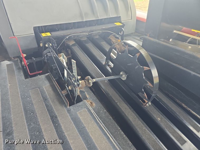 image for item DO7865 2014 New Holland BigBaler 330 large square baler