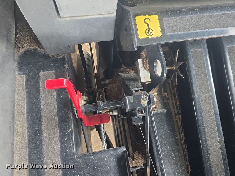 image for item DO7865 2014 New Holland BigBaler 330 large square baler