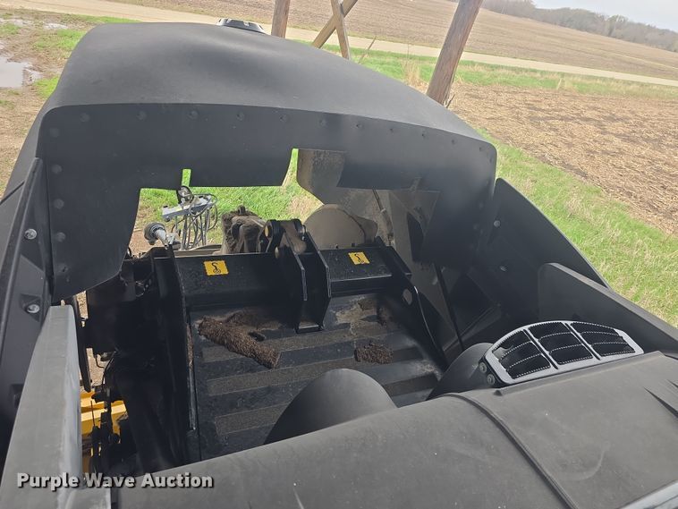 image for item DO7865 2014 New Holland BigBaler 330 large square baler