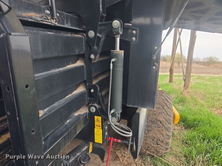 image for item DO7865 2014 New Holland BigBaler 330 large square baler