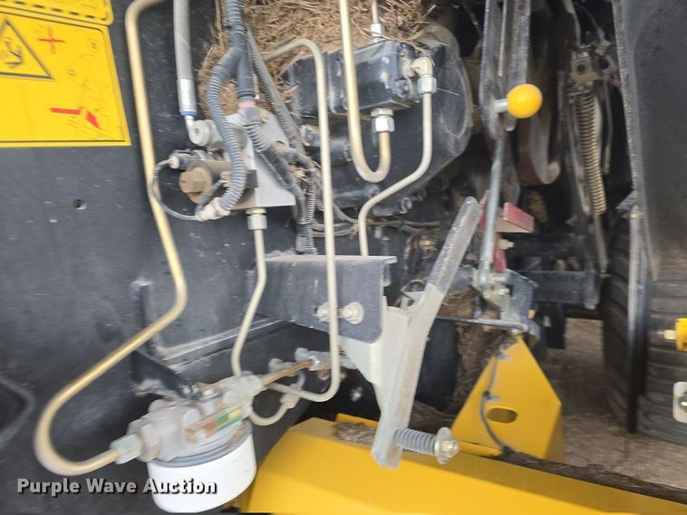 image for item DO7865 2014 New Holland BigBaler 330 large square baler