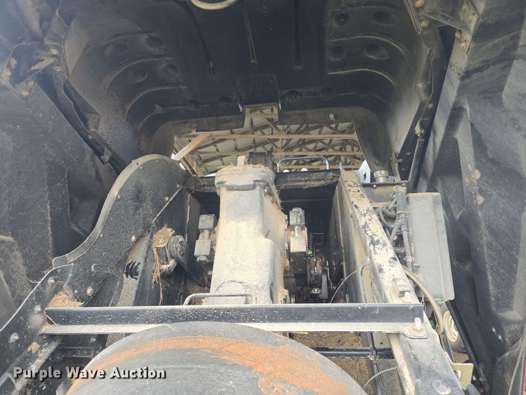 image for item DO7865 2014 New Holland BigBaler 330 large square baler